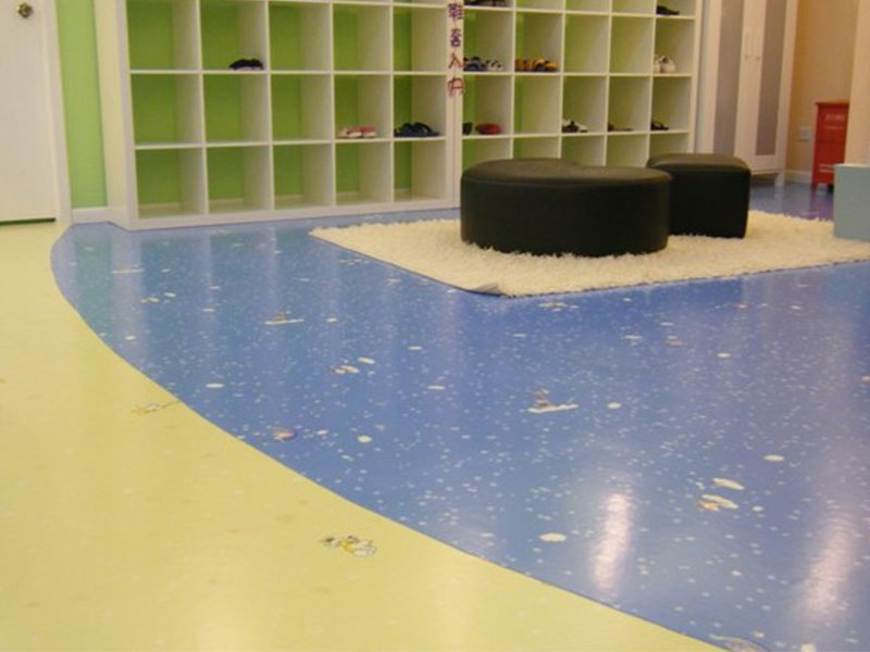 幼儿园胶地板